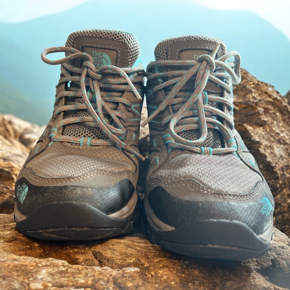 The North Face Hedgehog GTX XCR Women’s Hiking Shoes 8 Gray Teal Gore-Tex Vibram